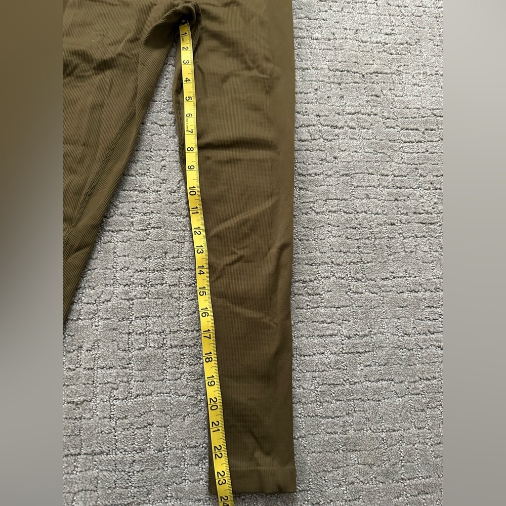 Athleta Aurora Seamless High-Waist Leggings Ribbed Crop Olive
Green, XS EUC - Picture 4 of 7